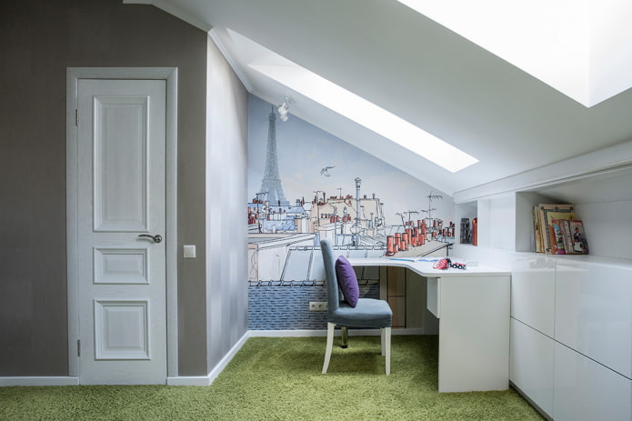 white doors with a white skirting board in the interior