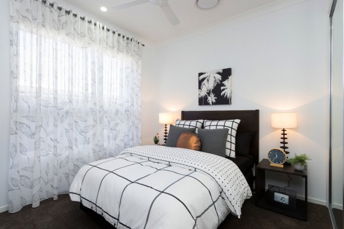 tulle with eyelets in the bedroom