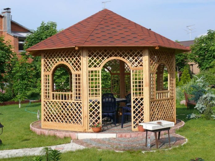 slatted gazebo in the garden