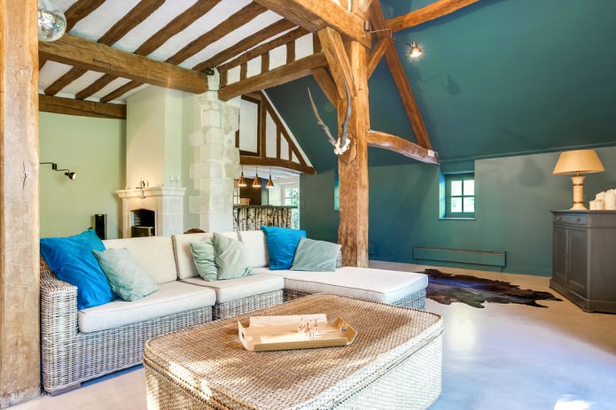 light green and turquoise in the living room