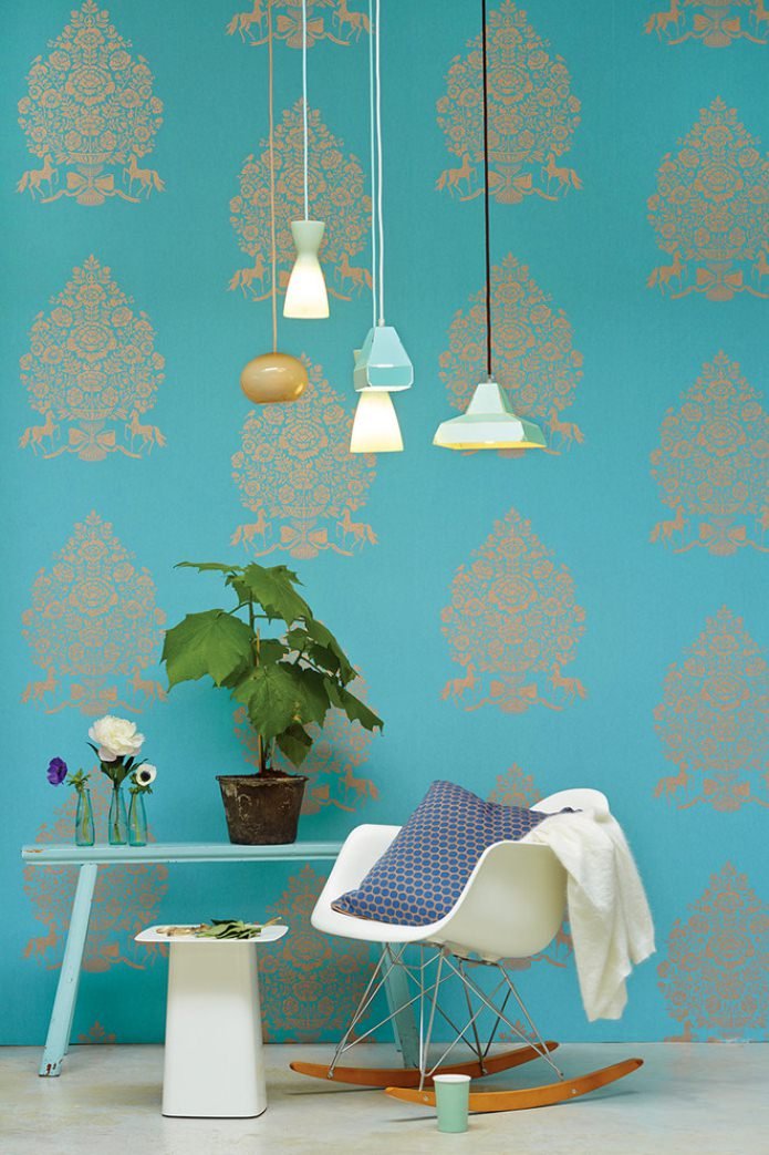 wallpaper with a golden pattern