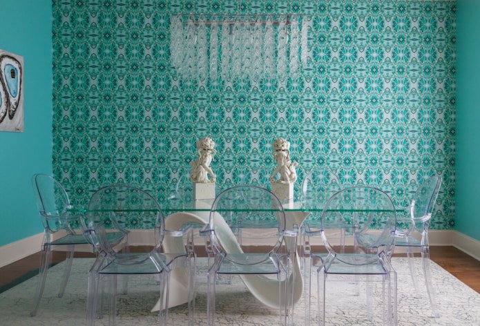 turquoise accent wall in the dining room