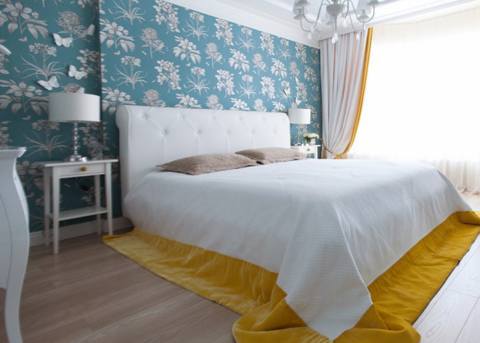 flowers on non-woven wallpaper
