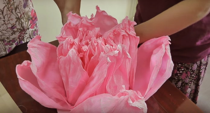 Forming a flower