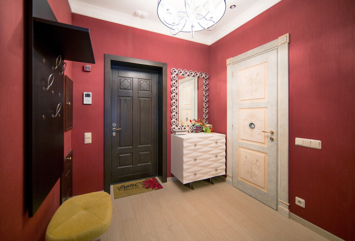 plain wallpaper in the hallway