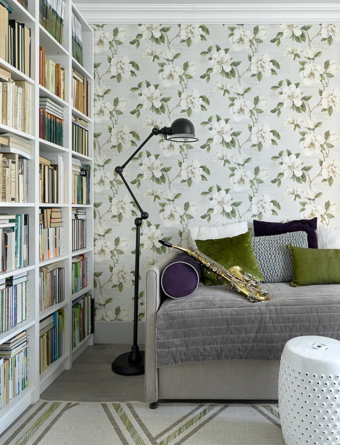 paper wallpaper with flowers in the interior