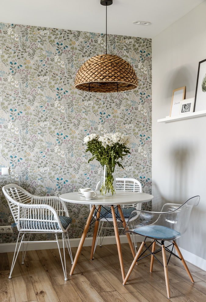 paper wallpaper in the interior