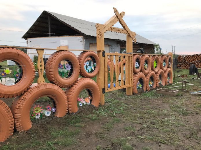 Fence made of tires