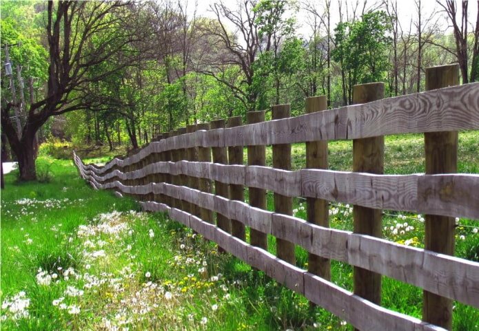 Horizontal board fence