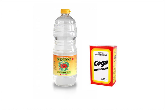 Vinegar and soda for removing rust stains