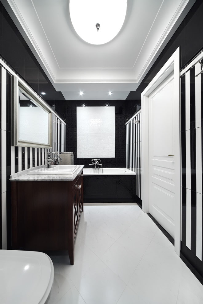 Vertical stripes on the walls