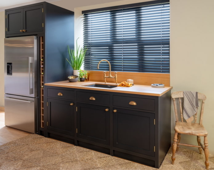 Black blinds in the kitchen