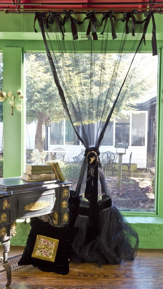 Black tulle on loops