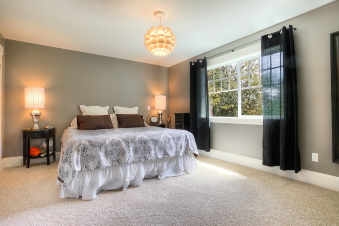 Dark linen curtains in the bedroom