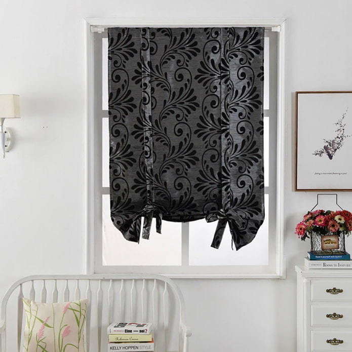 Short curtains