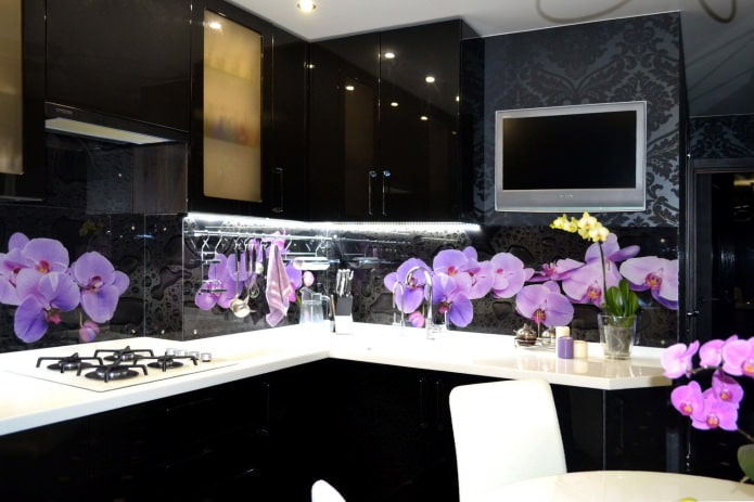 kitchen with a black set and black wallpaper