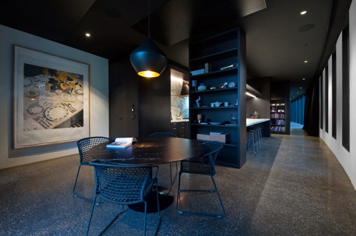 pendant light above the dining table