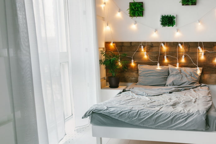 Garlands at the head of the bed