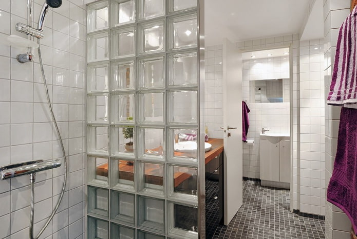 glass block partition in the bathroom