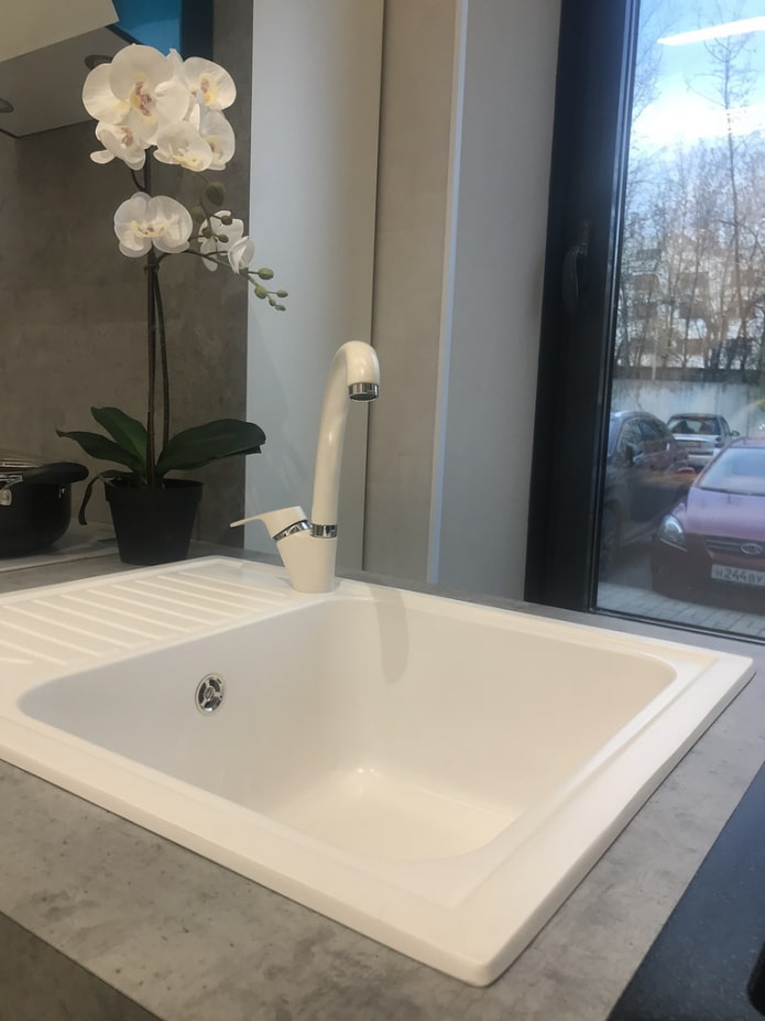 frost-colored sink