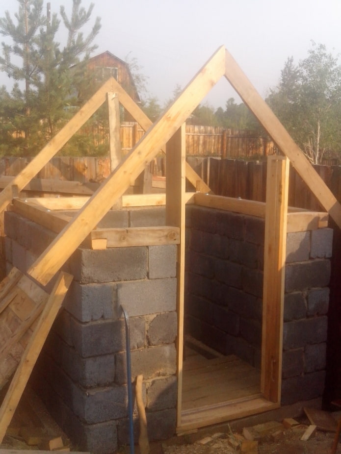 construction of a toilet from cinder block