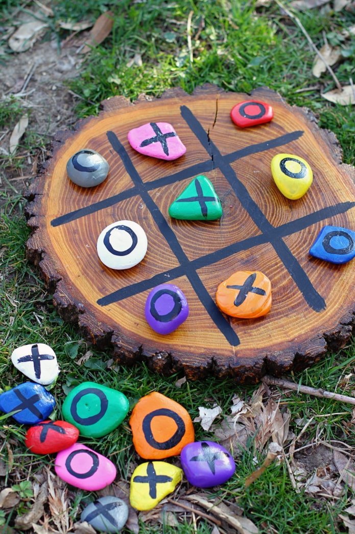 Tic-tac-toe made of stones