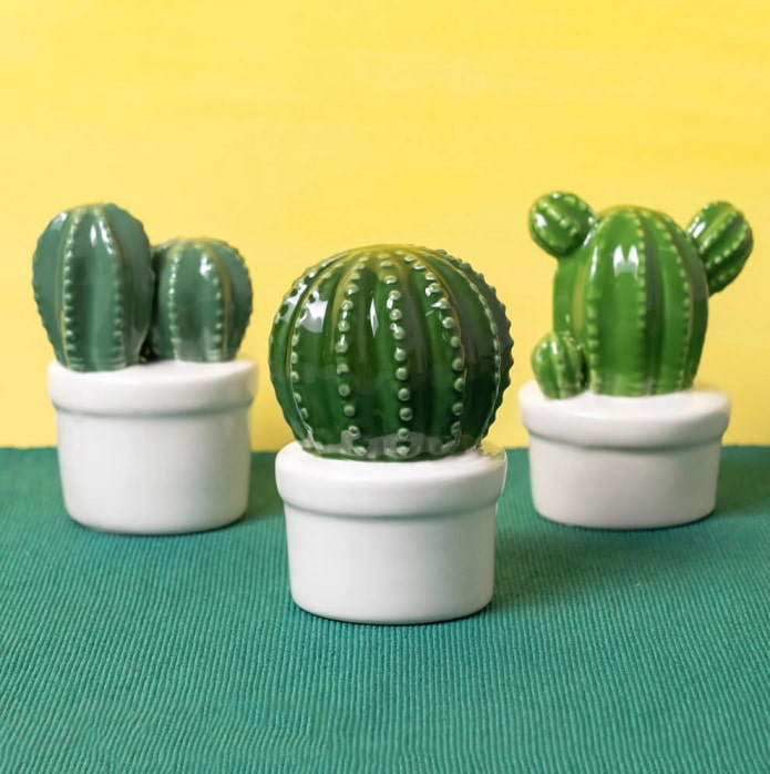Cactus figurines