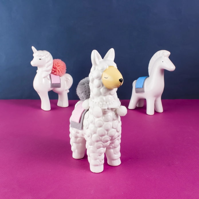 Animal figurines