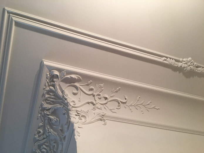 stucco molding on the ceiling