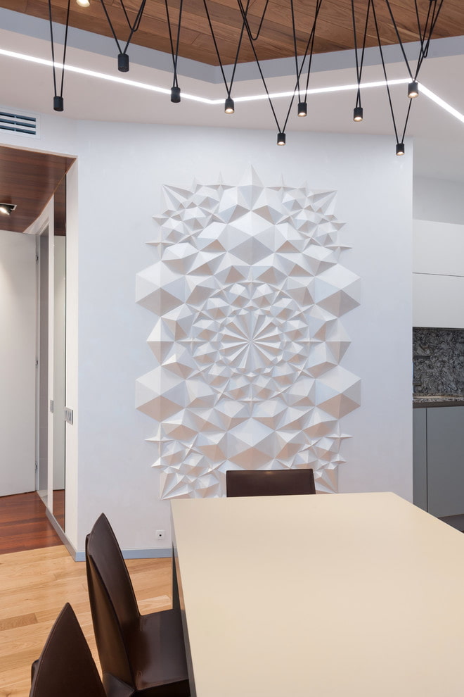 stucco molding on the wall in the interior