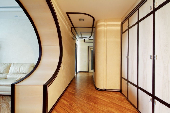 decorative corners on walls in the interior
