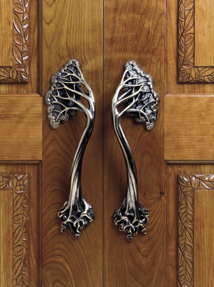 Tree-shaped handles