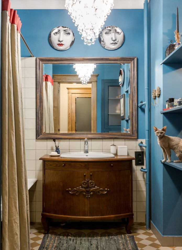 Chandelier in the bathroom