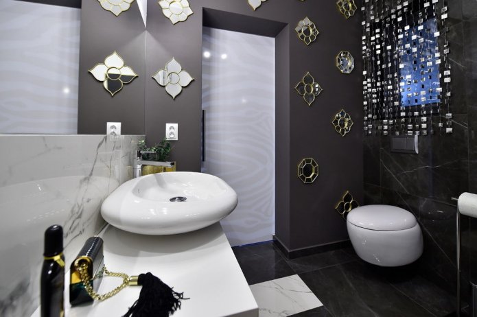 dark wall in the bathroom