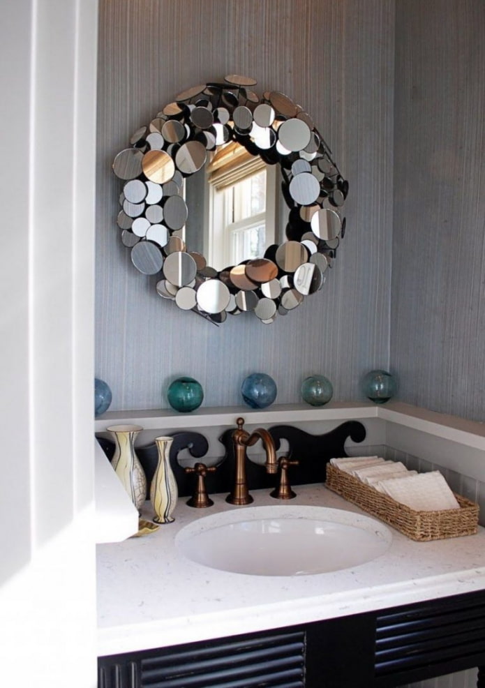 mirror product decor in the interior