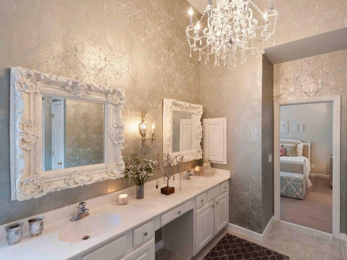 mirror decor in classic style