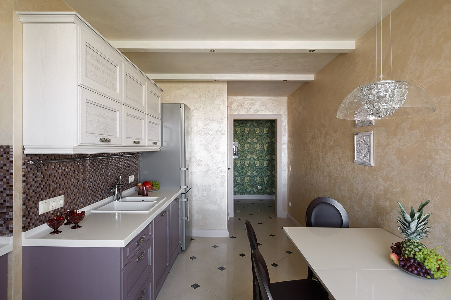 Decorative plaster in the kitchen