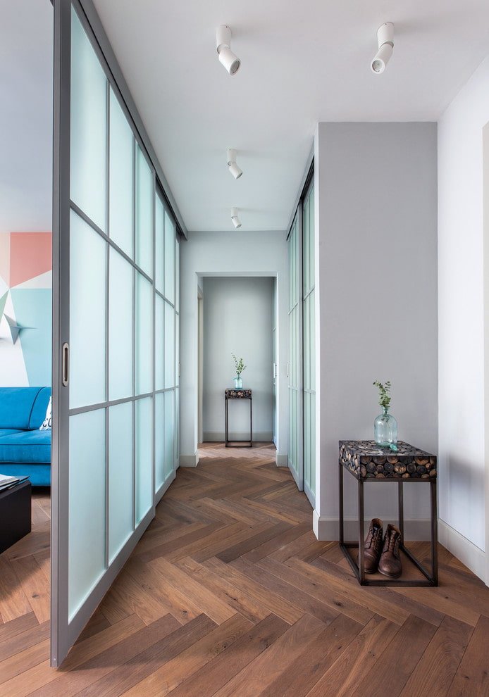partition in the hallway interior