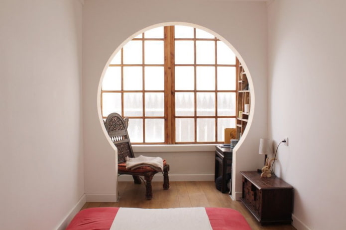 arched partition in the interior