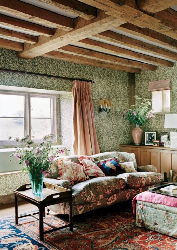 wallpaper with a small pattern in the living room