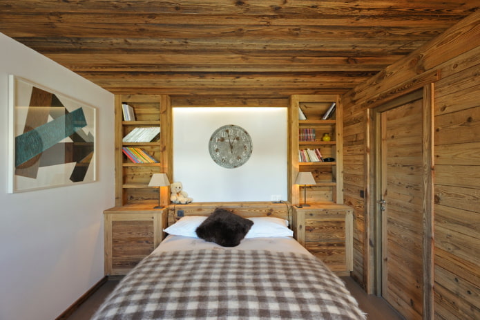 wooden ceiling flowing into the wall