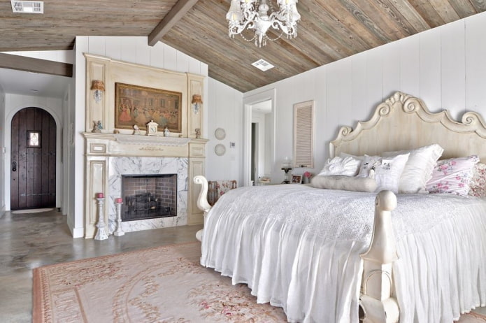 wooden ceiling in the bedroom