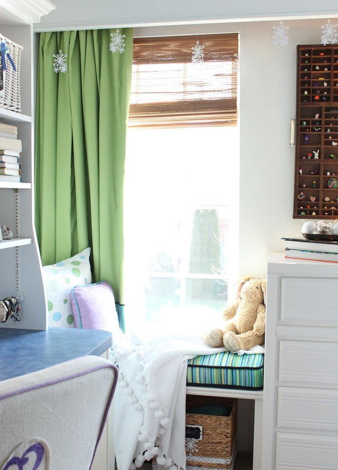 small seat under the window in the children's room