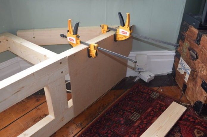 how to make a sofa under a windowsill