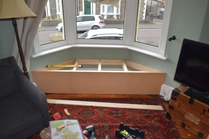 DIY sofa windowsill