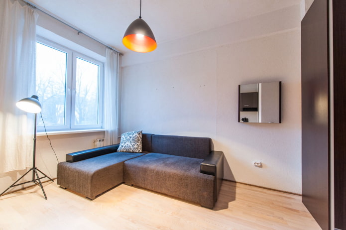 non-folding sofa model with an ottoman in the interior