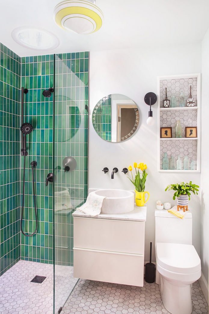 Green tiles in the shower area