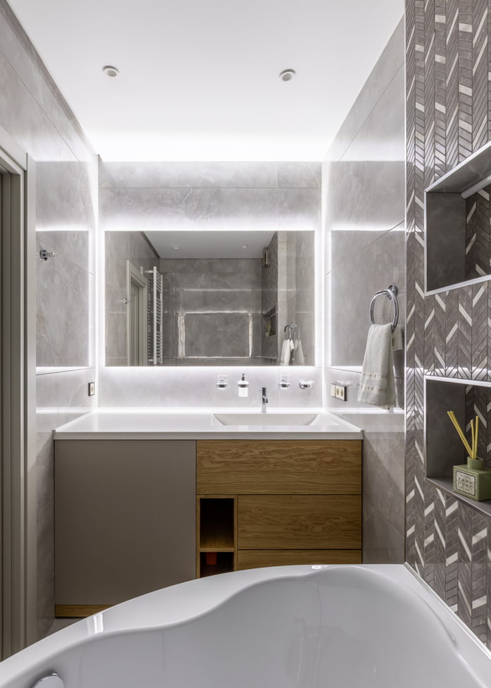 Large mirror in the bathroom