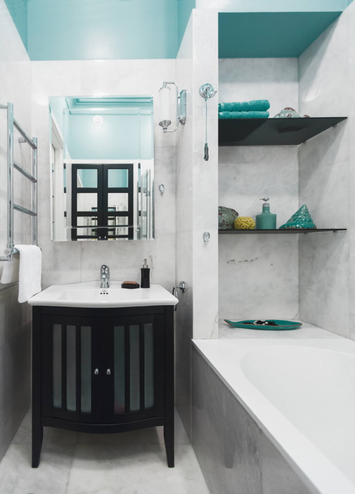 Accessories as a bathroom decoration