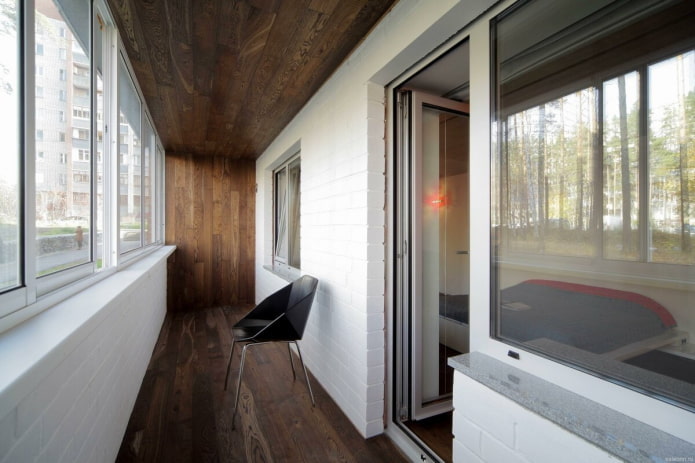 floor finishing in the balcony interior
